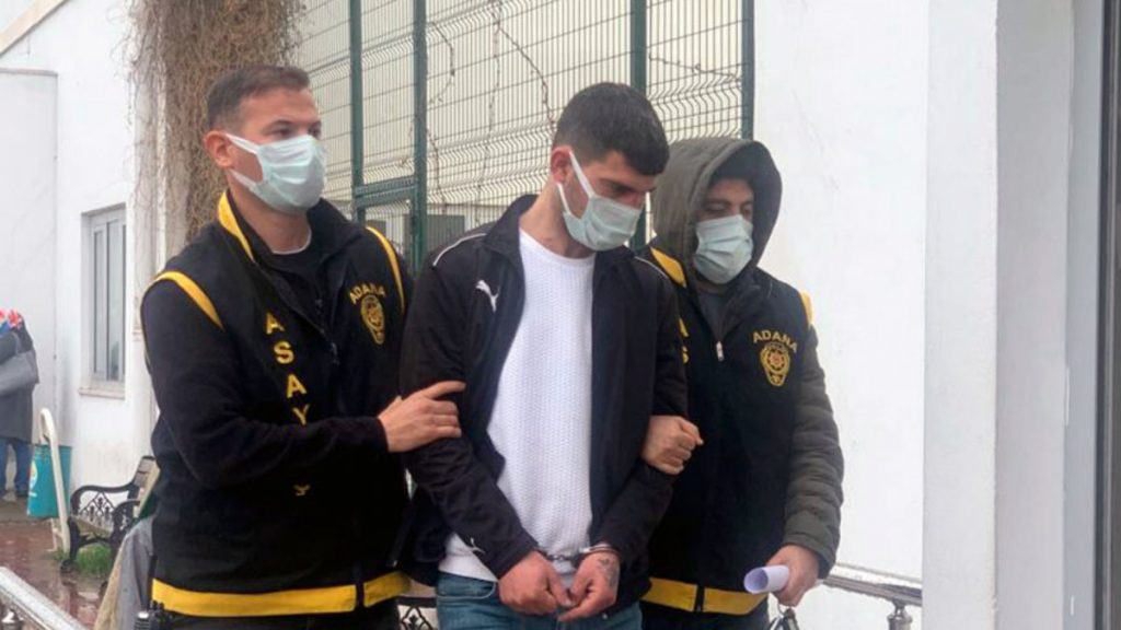 Adana’da altın kolyeyi gasbeden şahıs tutuklandı