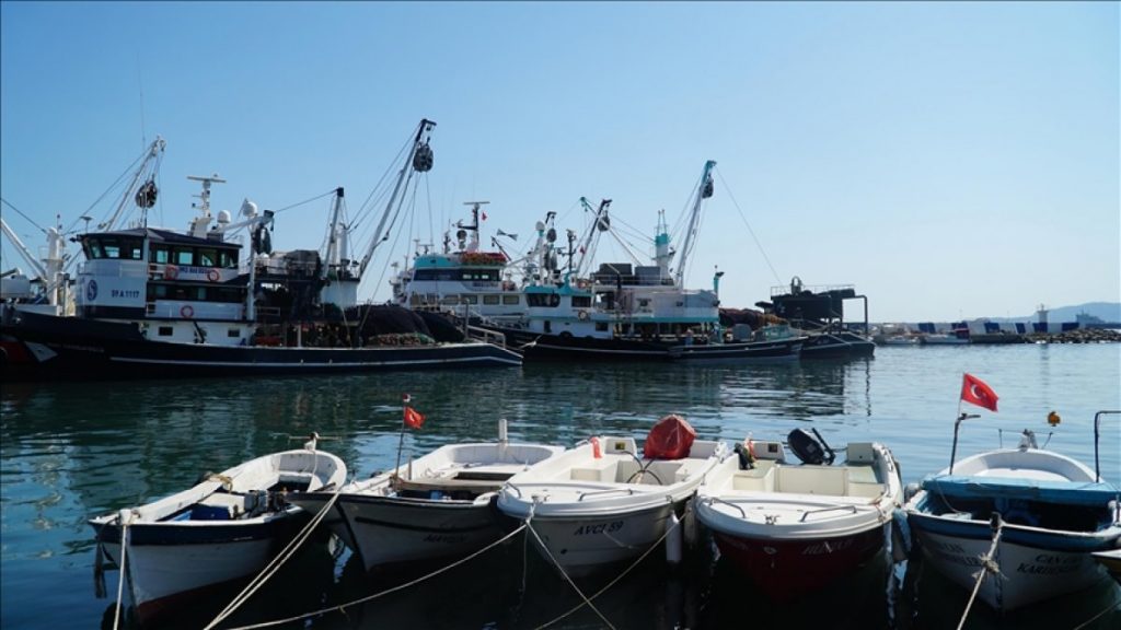Afetten zarar gören balıkçılara maddi destek