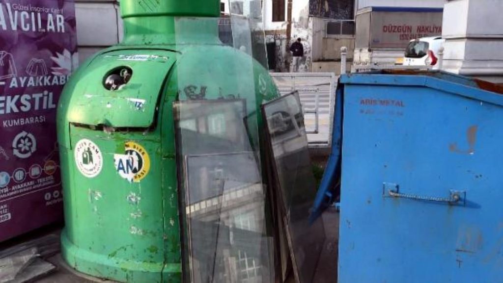 AVCILAR’DA ‘CAM ATIK KUTULARI’ 2 AY SONRA BOŞALTILDI
