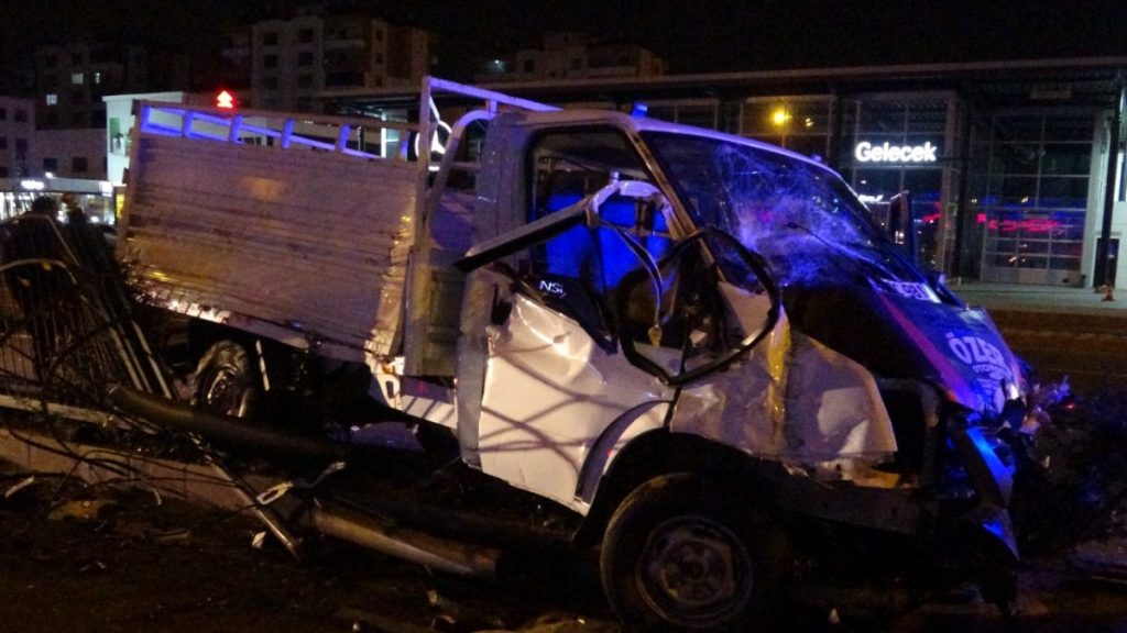 Diyarbakır’da zincirleme kaza: 1 ölü 4 yaralı