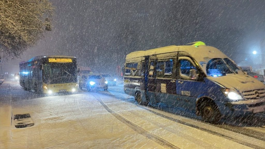 İstanbul’da kar etkili olmaya devam ediyor