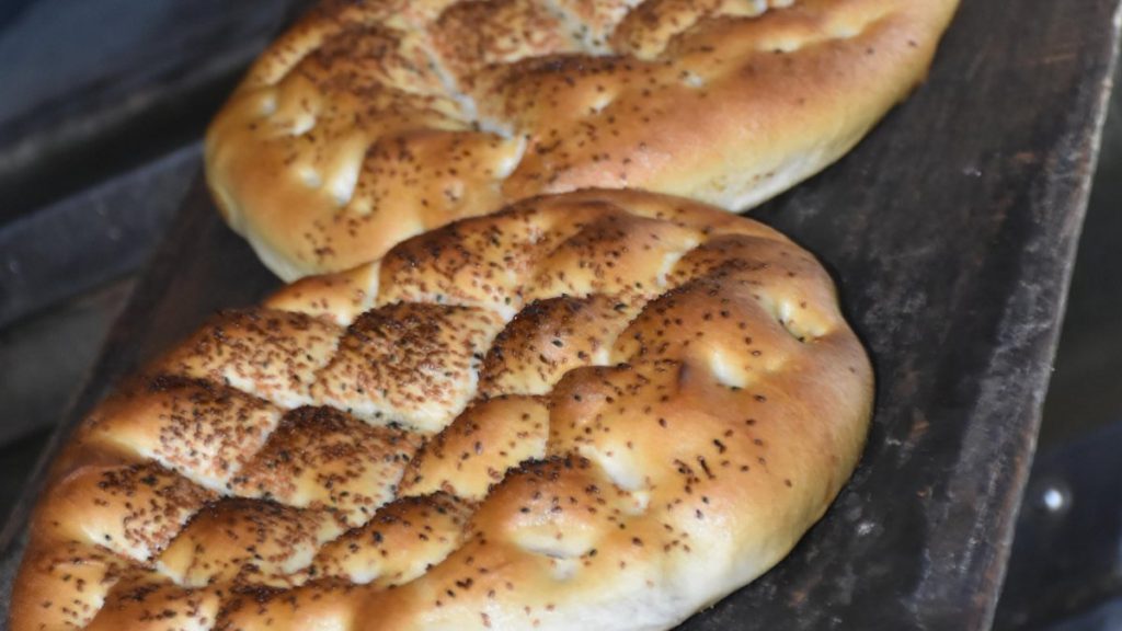 İzmir’de Ramazan pidesi 6 liradan satılacak