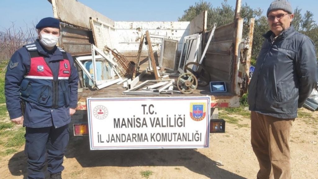 Manisa’da çaldıkları eşyaları, hurdacıya satarken yakalandılar