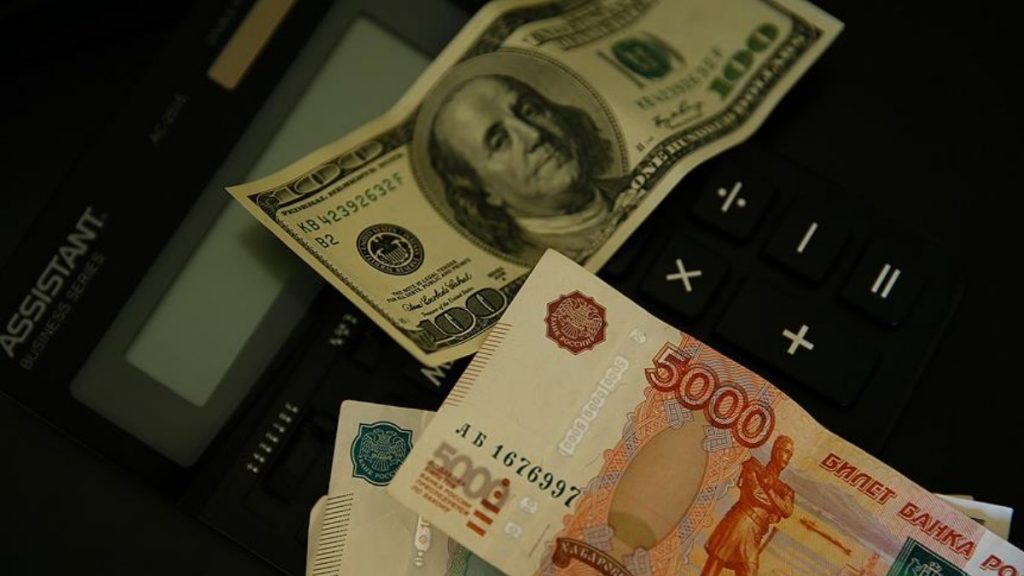 Rusya: Rrezervleri kullanamazsak dış borcunu rubleyle öderiz