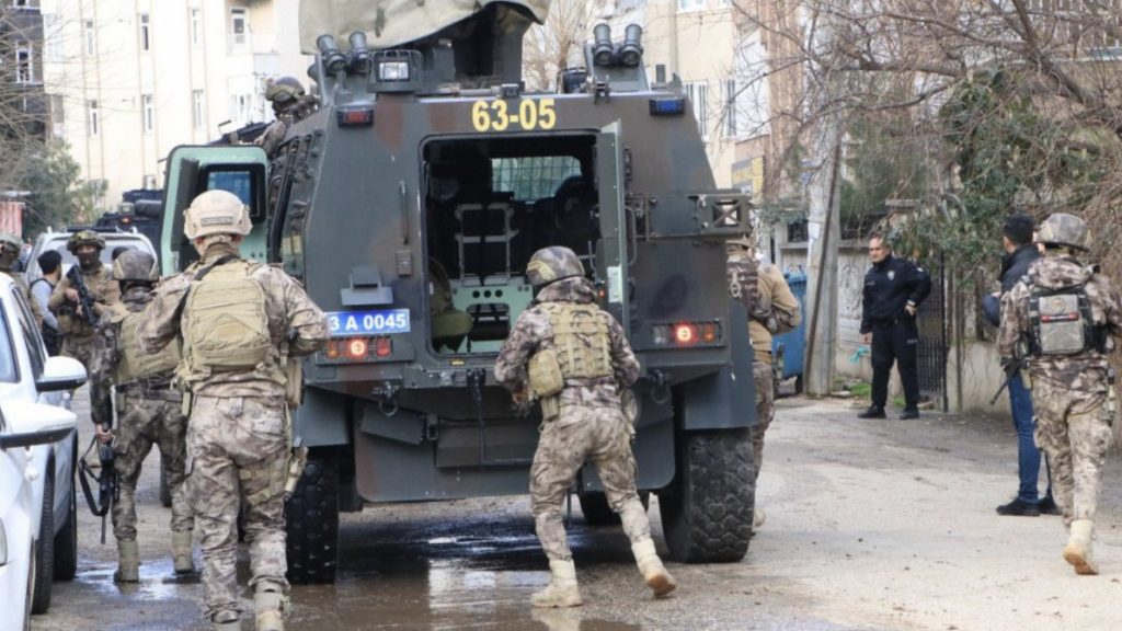 Şanlıurfa’da polisin ‘dur’ ihtarı yaptığı şüpheliler ateş açtı: 2 şehit