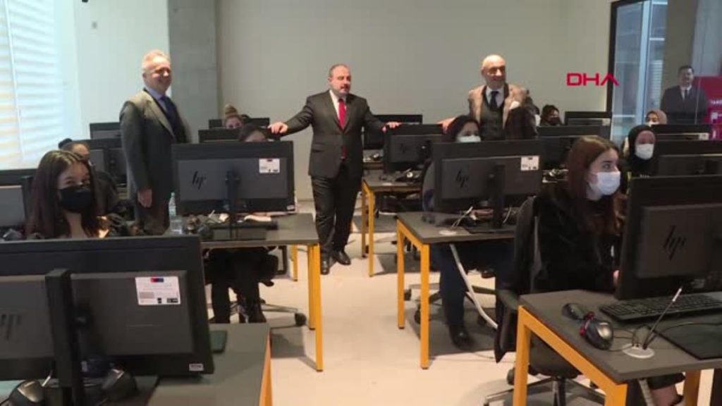 Son dakika haberi: Bakan Varank: Türkiye’yi üreterek büyüteceğiz