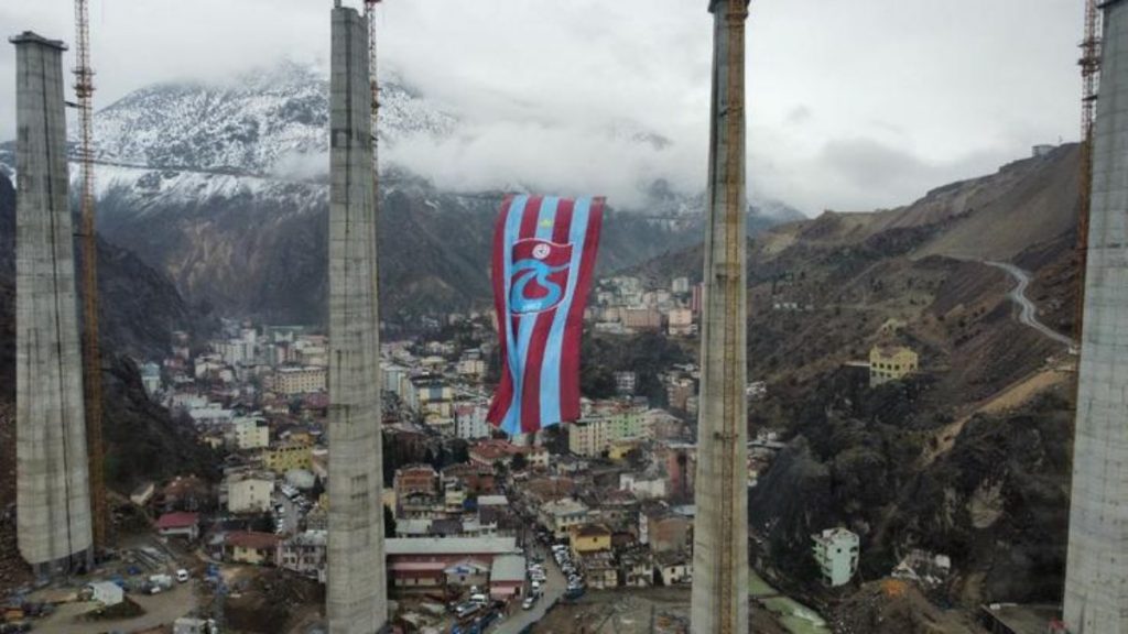 Trabzonspor’un şampiyonluk kutlamaları Artvin’den başladı
