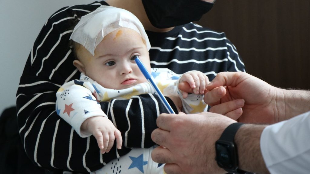 Gürcistanlı Niko bebek, beyin tümöründen Türkiye’de kurtuldu