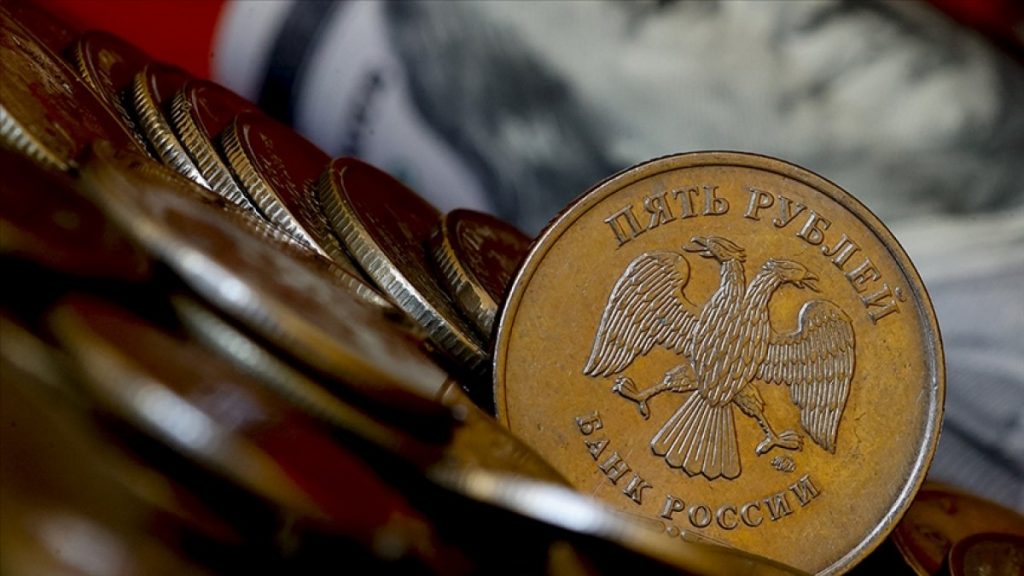 Rus rublesi dolar karşısında güçlenmeye başladı