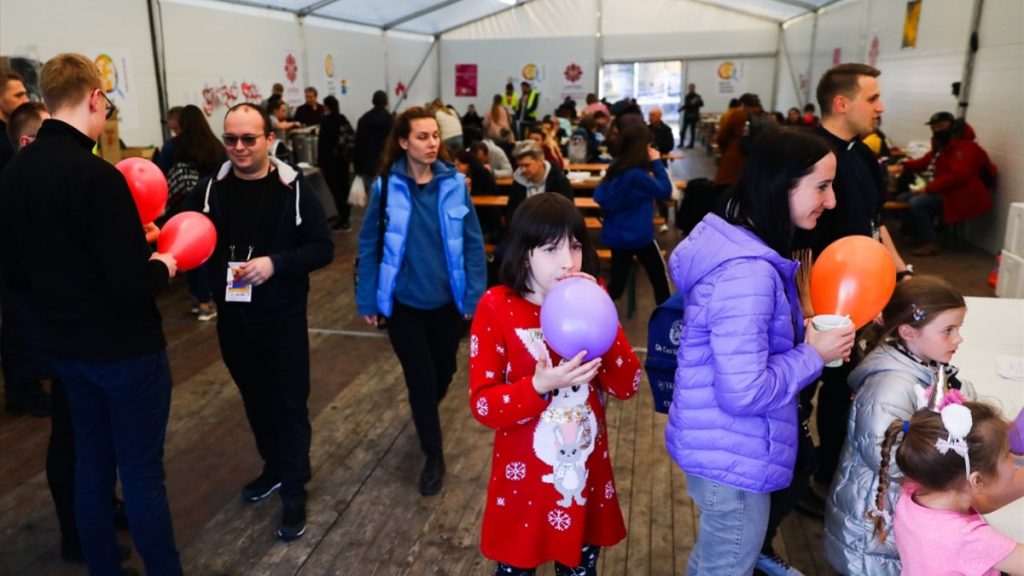 Ukraynalı çocuklar Polonya’da okula başladı