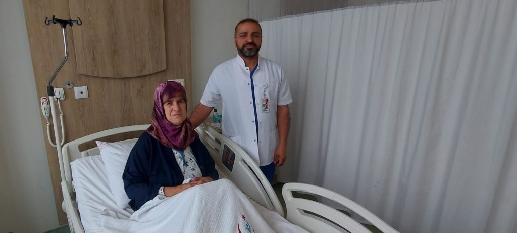 76 yaşındaki hastanın safra kesesinden bin 284 taş çıktı