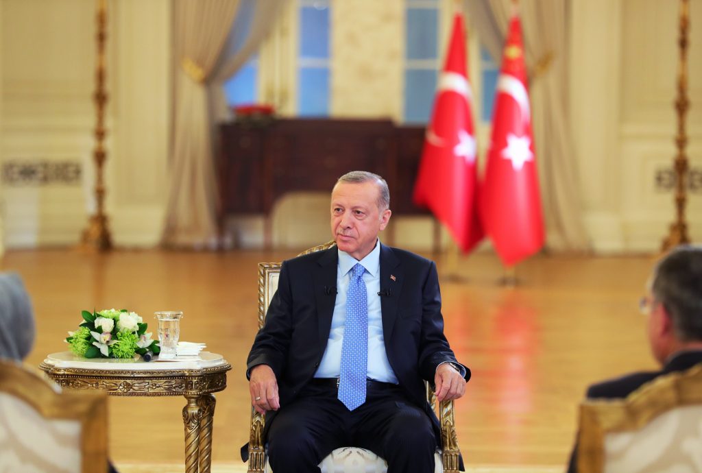 Cumhurbaşkanı Erdoğan: “Herkesten attıkları imzalara sahip çıkmalarını bekliyoruz”