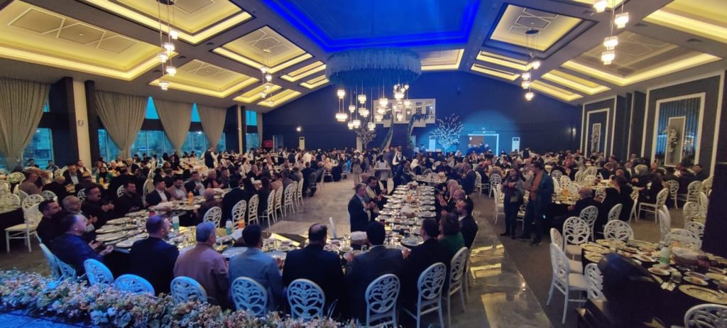 Manavlardan siyaseti buluşturan iftar