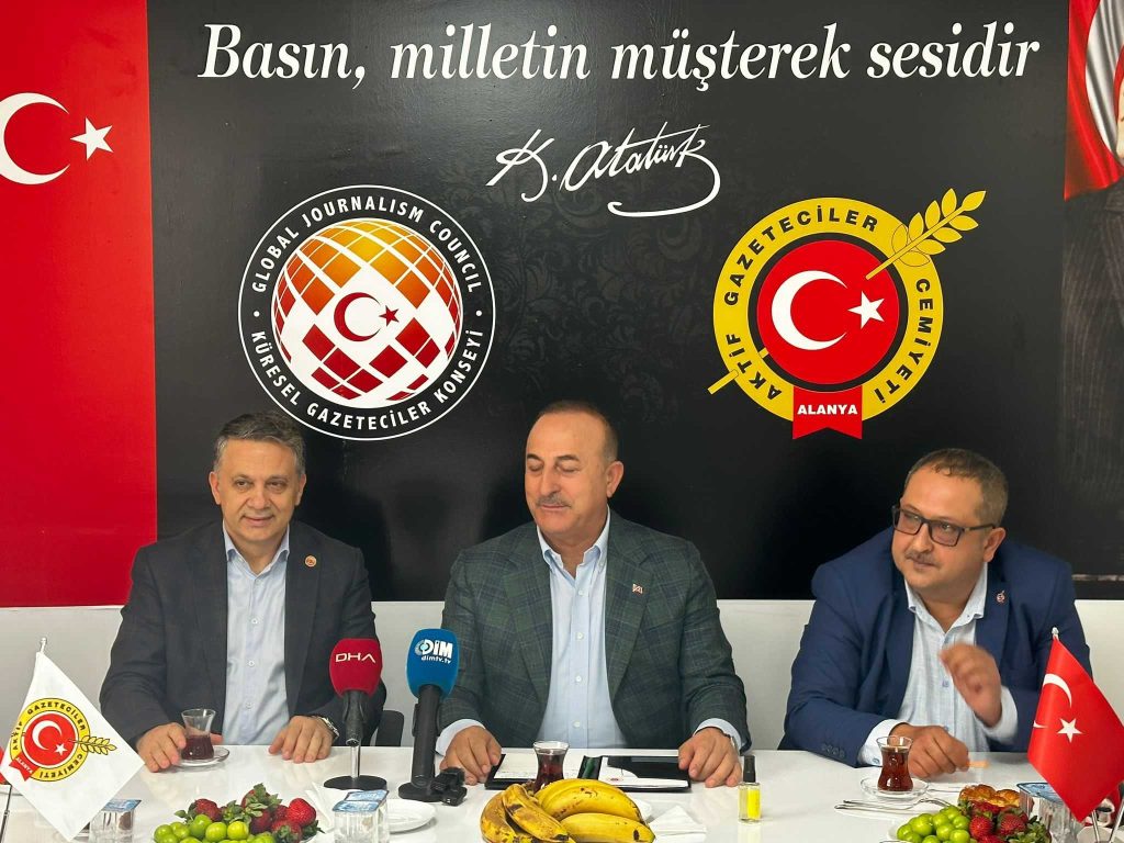 Bakan Çavuşoğlu’ndan KGK’ya “Kamu Diplomasisi” teşekkürü