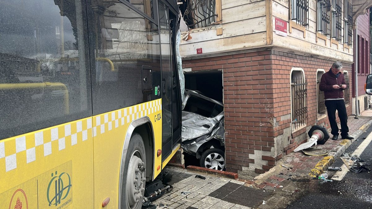 Beykoz'da İETT otobüsü 4 araca çarptı