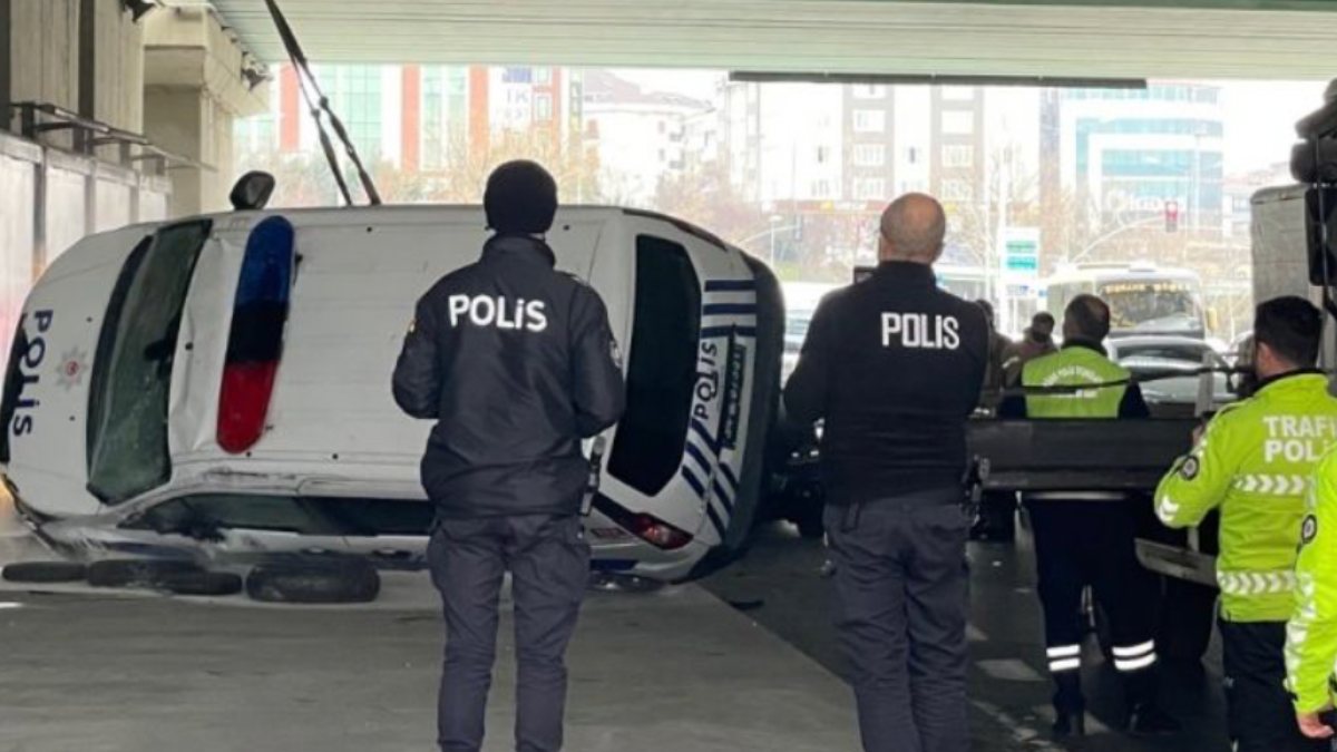 Şişli'de zincirleme kazaya karışan polis aracı takla attı