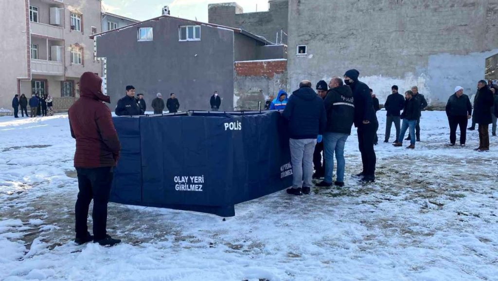 Bursa’da bir kişi boş arsada başından vurulmuş halde ölü olarak bulundu