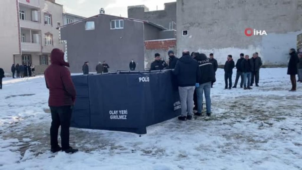Bursa’da bir kişi boş arsada başından vurulmuş halde ölü olarak bulundu