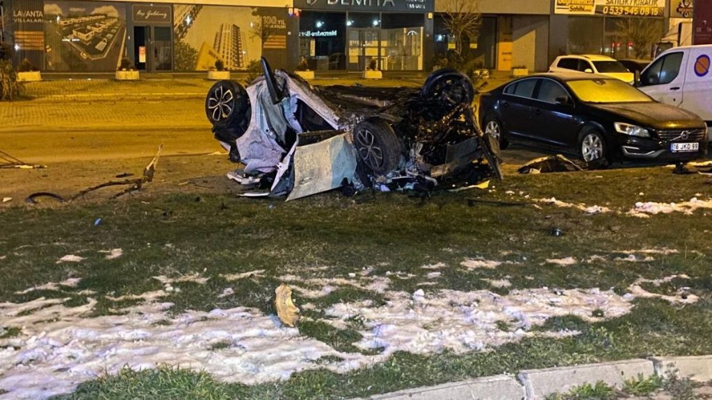 Bursa’da otomobil takla attı: 2 ölü