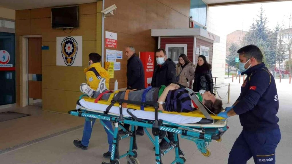 Bursa’da tadilat yaparken merdiven boşluğuna düşerek yaralandı