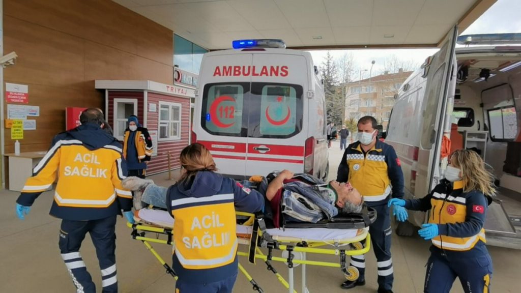 Bursa’daki inşaat işçisi, 8 metreden aşağı düştü