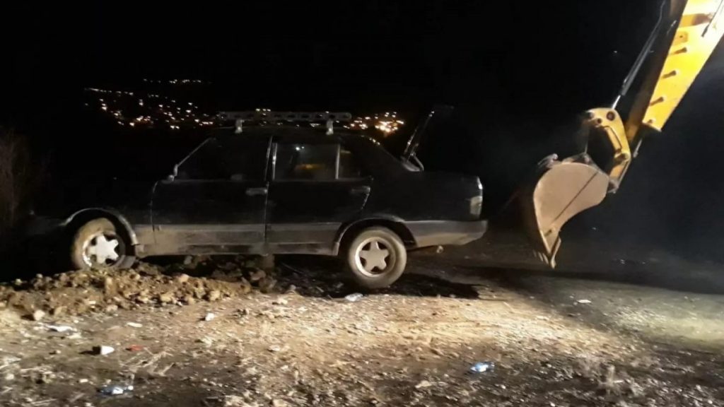 Çorum’da otomobilini kurtarmaya çalışırken canından oldu