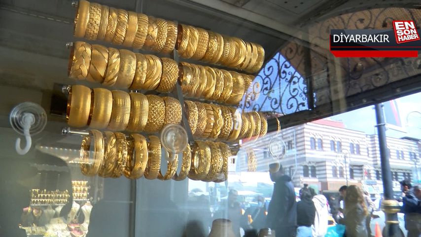 Diyarbakır’da kuyumcu, sahte altınları vitrine dizip ortadan kayboldu