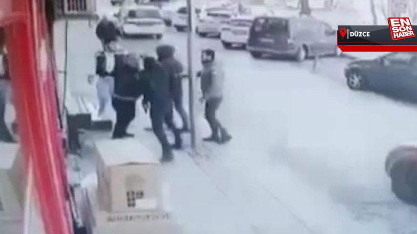 Düzce’de sokak ortasında husumetlisinin peşinden silahla koştu