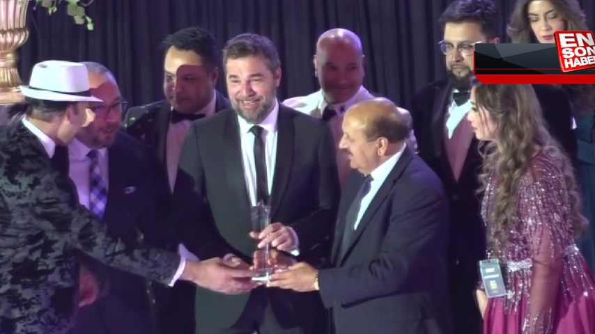 Engin Altan Düzyatan’a İngiltere’de ‘en iyi erkek oyuncu’ ödülü verildi