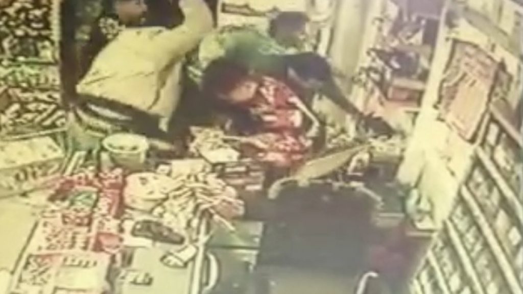 Esenyurt’ta karşı ödemeli kargo kavgası