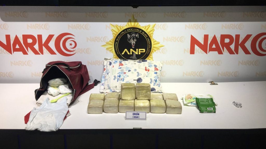 İstanbul’da bebek çantasına gizlenmiş7 kilo eroin bulundu