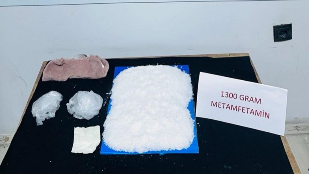 Kayseri’de durdurulan yolcu otobüsünden 1 kilo 300 gram uyuşturucu çıktı