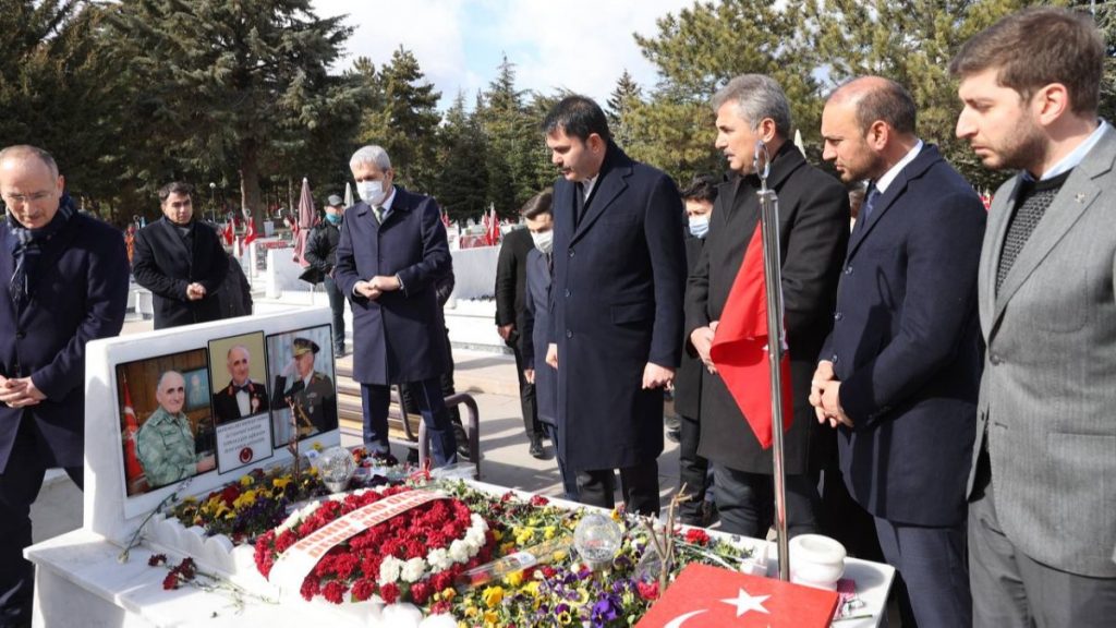 Murat Kurum’dan şehitlere ziyaret