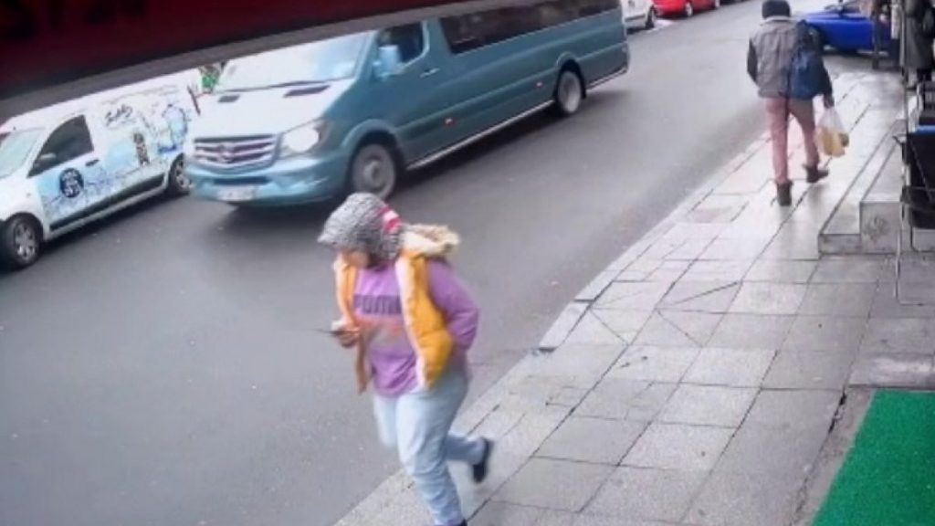 Sarıyer’de cep telefonuna bakarken canından oluyordu