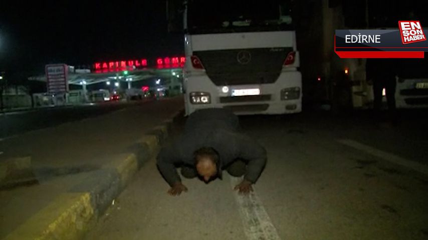 Savaş mağduru tır şoförü, Türkiye’ye gelir gelmez toprağı öptü