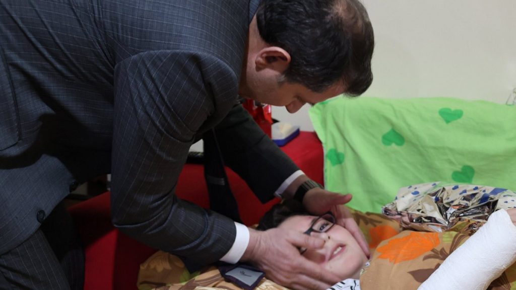 Sivas’da köpekten kaçarken otomobilin çarptığı Baran’a validen ziyaret