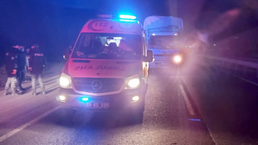 Tekirdağ’da yolun karşısına geçmek isterken taksi çarptı, hastanede öldü