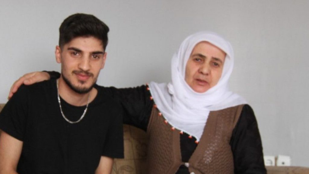 Ukrayna’dan tahliye edilen Vanlı öğrenci, ailesine kavuştu