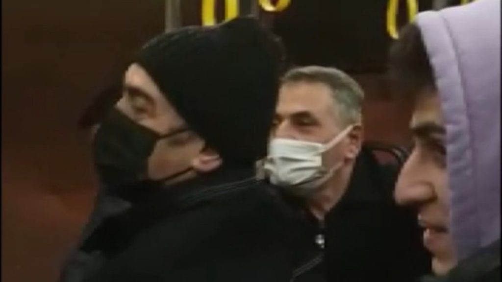 Ümraniye’de yolda kalan otobüs hareket etmeyince zıpladılar