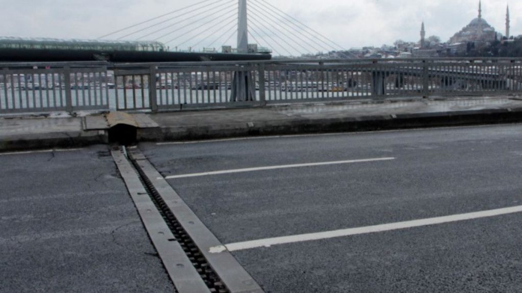 Unkapanı Köprüsü yeniden trafiğe açıldı