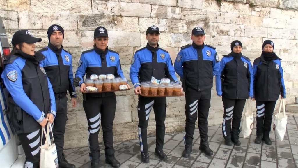 Üsküdar’da vatandaşlara Çanakkale menüsü dağıtıldı
