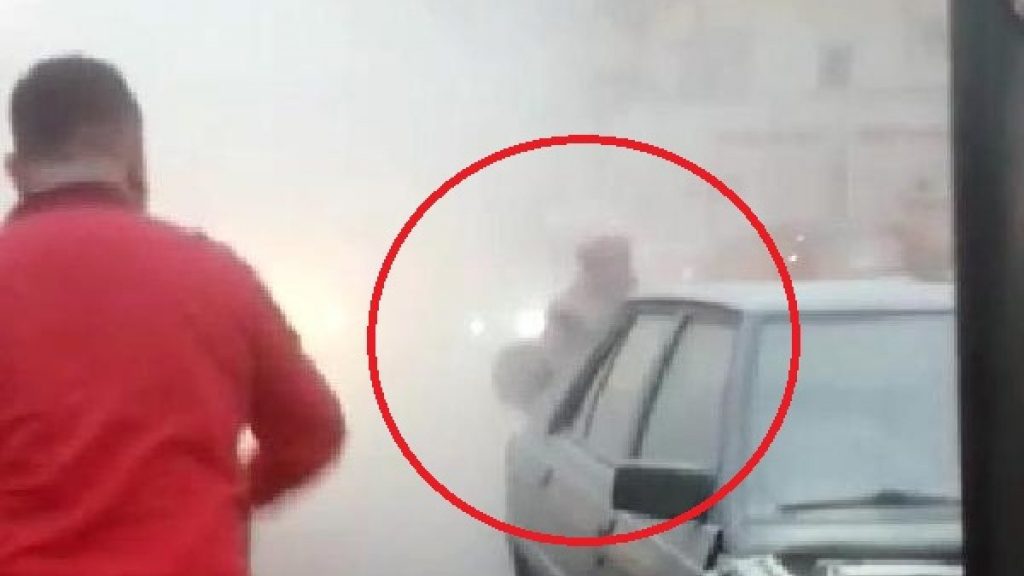 Zonguldak’ta önünü göremeyen sürücü yanan araca çarptı