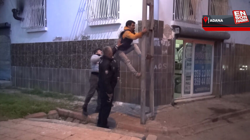 Adana’da çatıdan inemeyen hırsıza sopayla vurdular