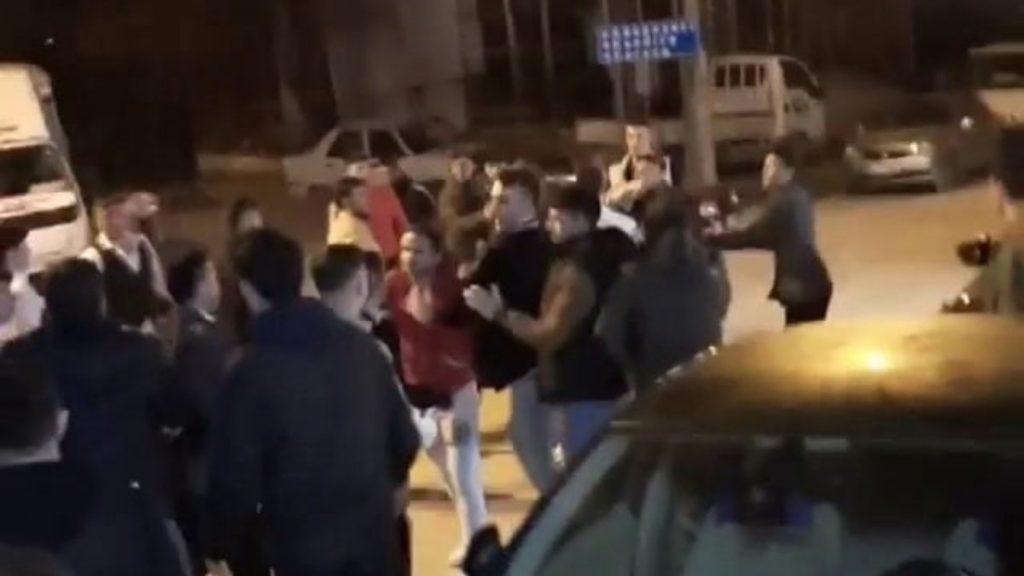 Sakarya’da düğün sonrası yumruklar havada uçuştu