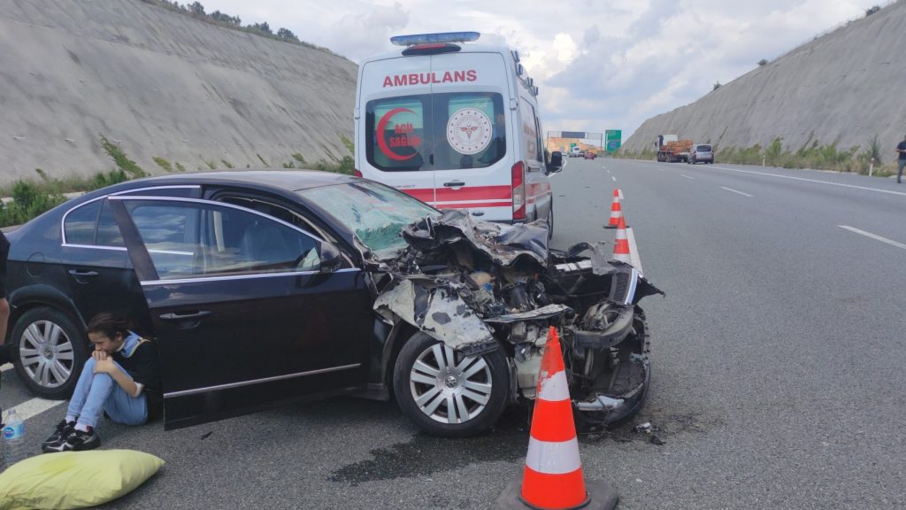 Alkollü sürücü otomobiliyle kamyona arkadan çarptı: 2’si ağır 4 yaralı
