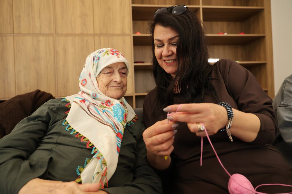 Huzurevi sakinlerini mutlu eden buluşma